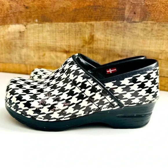 Sanita Houndstooth Black & White Patent Leather Clogs - Picture 2 of 8